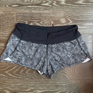 Lululemon Speed Up Low-Rise Lined Short 2.5", size 4, black with white pattern